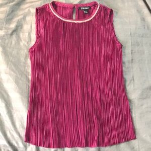 Price drop!! Women’s dress shirt (sleeveless)